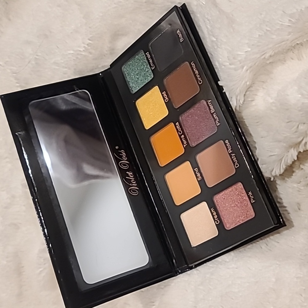 Violet Voss essentials pro series eye shadow palette